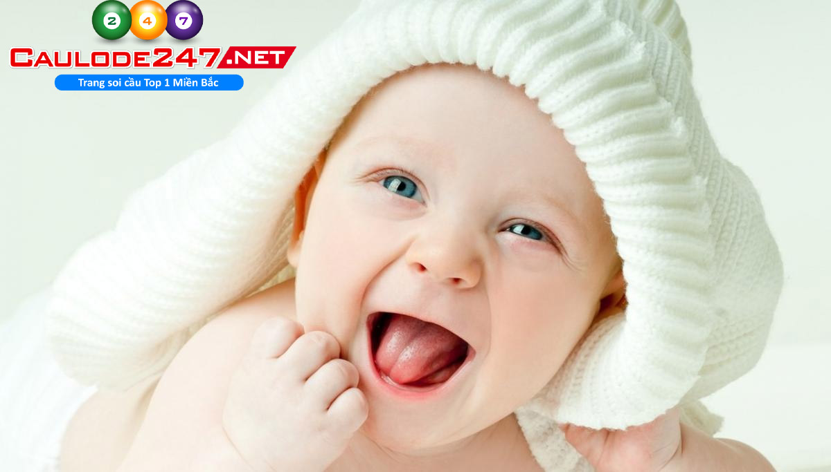 năm mơ thấy em bé cười
